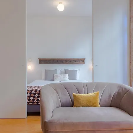 Youropo - The Tower Apartment *